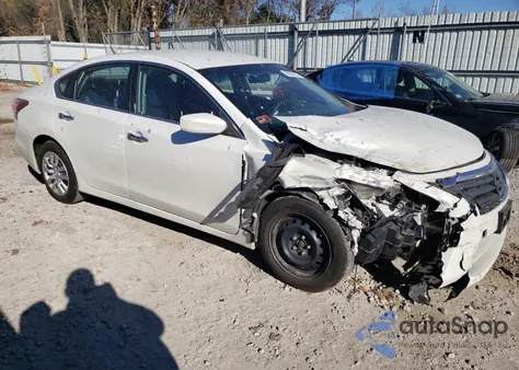 2015 Nissan Altima 2.5 из США, поврежденный, VIN 1N4AL3AP8FN330334